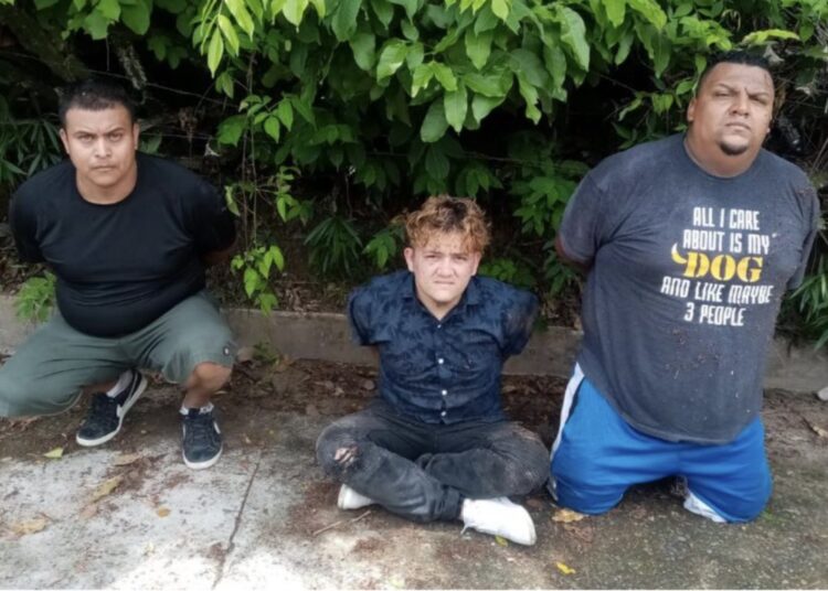 Caen en flagrancia miembros de banda criminal de robacarros en Apopa