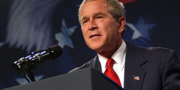 El expresidente George W. Bush confunde Ucrania con Irak al hablar sobre «invasiones brutales e injustificadas»