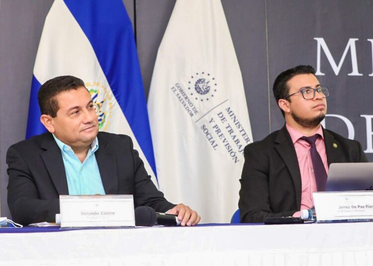 Rolando Castro da a conocer los requisitos para laborar en Canadá