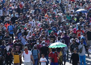 Una caravana de unos 5.000 migrantes se junta en Chiapas rumbo a Ciudad de México