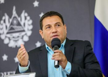 Rolando Castro busca oportunidades de empleo para salvadoreños en Italia