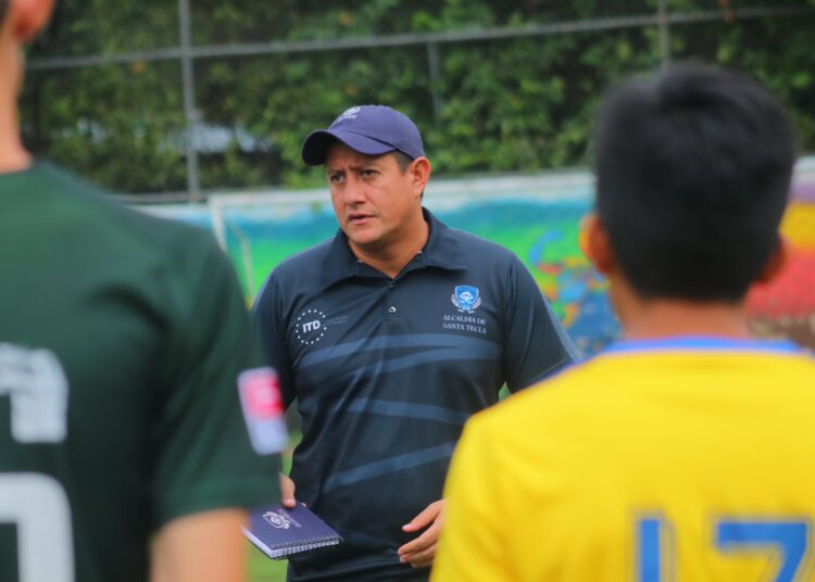Un equipo de la Liga de fútbol del INDES ya escogió a su técnico