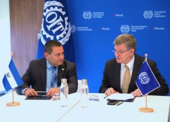 Ministro de Trabajo Rolando Castro entrega convenios ratificados en OIT