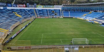 Piezas de metal encontradas en el terreno del estadio Cuscatlán