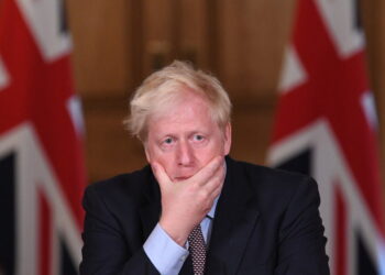 El primer ministro británico Boris Johnson anuncia su renuncia