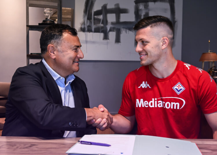 Fiorentina hace oficial el fichaje de ex goleador del Real Madrid