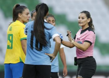Brasil sigue lanzada y noquea a Uruguay