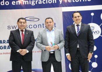 Swisscontact galardona al Ministro Rolando Castro por su trabajo incansable en beneficio de la clase trabajadora