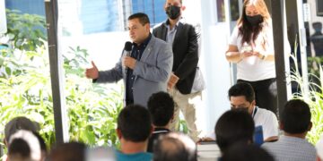 Cientos de aspirantes acudieron a la convocatoria laboral en Canadá impulsada por el Ministro Rolando Castro
