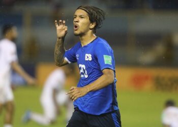 Enrico Dueñas debutó con el Cartagena de España en amistoso