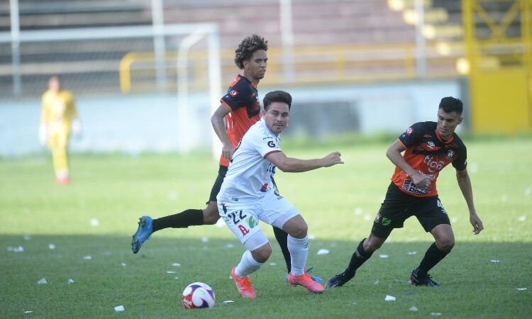 Concacaf advierte expulsar a equipos salvadoreños de Liga Concacaf si FIFA suspende a FESFUT