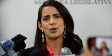 «A nadie se le está señalando por ir en una guerra contra las pandillas», afirma Claudia Ortiz