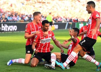 PSV eliminó al Mónaco gracias al ex goleador del Barcelona