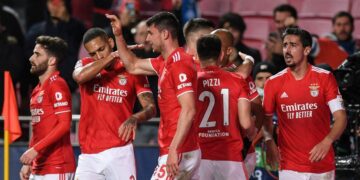 Benfica se acerca a la fase de grupos de la Champions tras golear al Midtyilland danés
