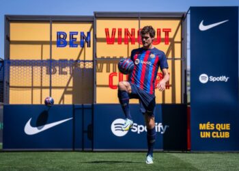 Barcelona presentó a sus últimos fichajes