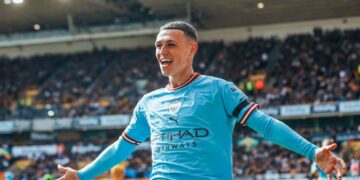Manchester City golea para tomar el liderato de la Premier League