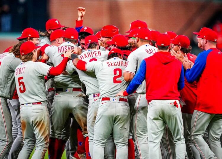 Philadelphia Phillies pegó primero en la Serie Mundial tras increíble remontada