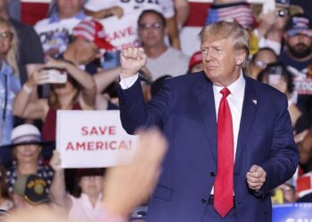 Trump evita responder ante comité de la Cámara que insiste en el fraude electoral