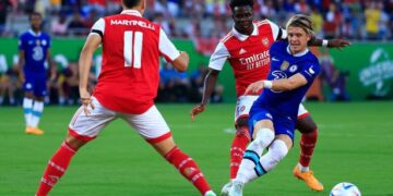 Arsenal intentará mantener el liderato de la Premier en el derbi londinense