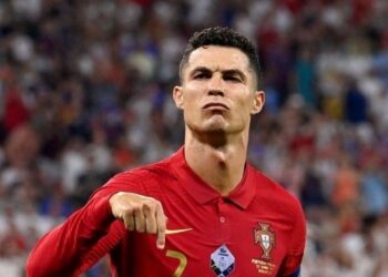 Jugador de Portugal rechaza abrazo de ánimos de Cristiano Ronaldo ¿Tensión?