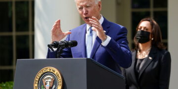 Biden promete volver a prohibir los fusiles de asalto en Estados Unidos