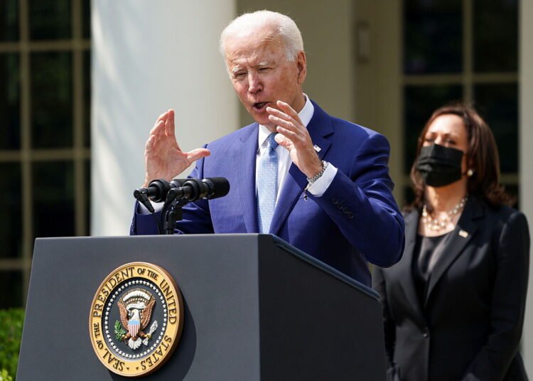 Biden promete volver a prohibir los fusiles de asalto en Estados Unidos