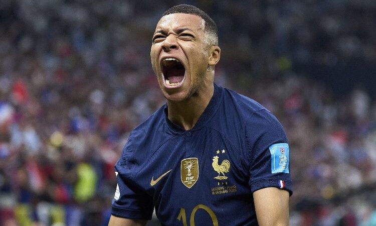 El fuerte reclamo de Mbappé a sus compañeros en el medio tiempo de la final del Mundial