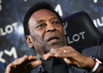 Médicos dicen que cáncer de Pelé avanza y presenta disfunción renal y cardíaca