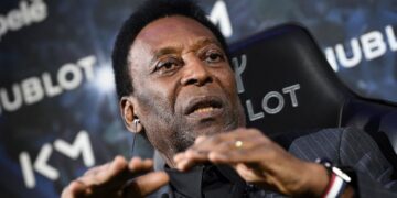 Médicos dicen que cáncer de Pelé avanza y presenta disfunción renal y cardíaca