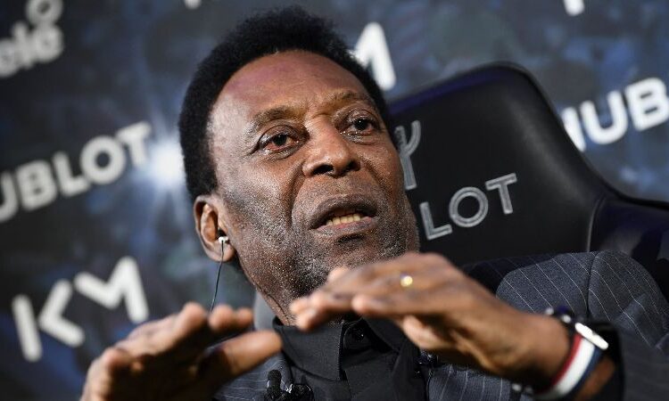 Médicos dicen que cáncer de Pelé avanza y presenta disfunción renal y cardíaca