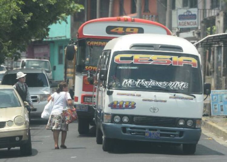 Subir multas no solucionan el problema, aseguran buseros