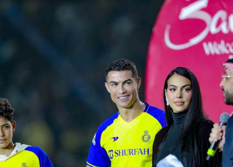 Hijo de Cristiano Ronaldo le propina un manotazo a niño que gritó “Viva Messi”