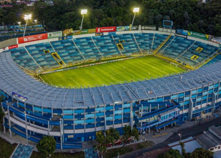 Tres equipos de liga mayor podrían jugar de noche gracias a ayuda de INDES