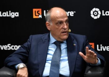 Presidente de liga española dice “no habría sanciones” para el Barca por pagos a arbitraje