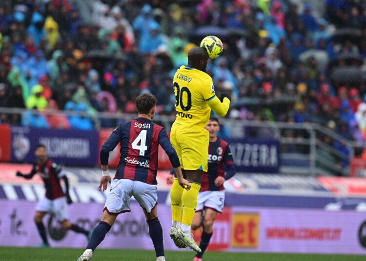 Inter cae ante Bolonia y pierde terreno con el líder Nápoles