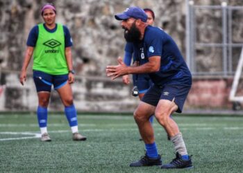 Técnico de Selecta femenina: “Me llaman todos los días representantes por jugadoras salvadoreñas”