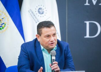 Ministro Rolando Castro gestionó nuevas oportunidades laborales con empresarios de Suchitoto a través de la Gira por el Empleo