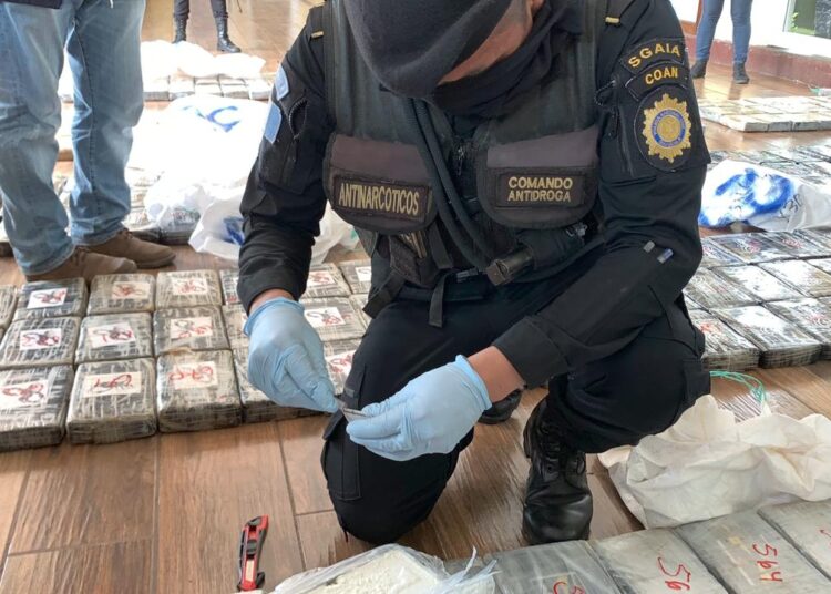 Guatemala decomisa 770 kilos de cocaína en avioneta de Sudamérica