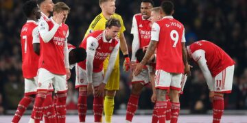 Arsenal vuelve a tropezar en la Premier League