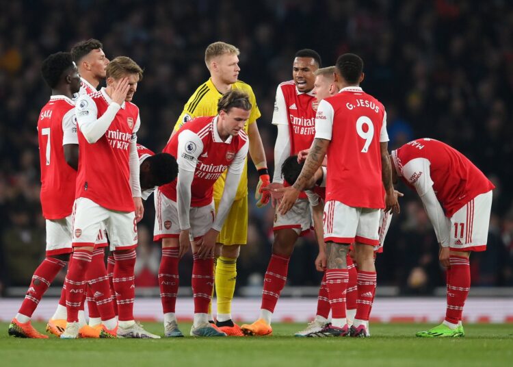 Arsenal vuelve a tropezar en la Premier League