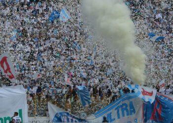 Hinchas de Alianza se burlan de la situación en zona del descenso de Firpo con este gesto