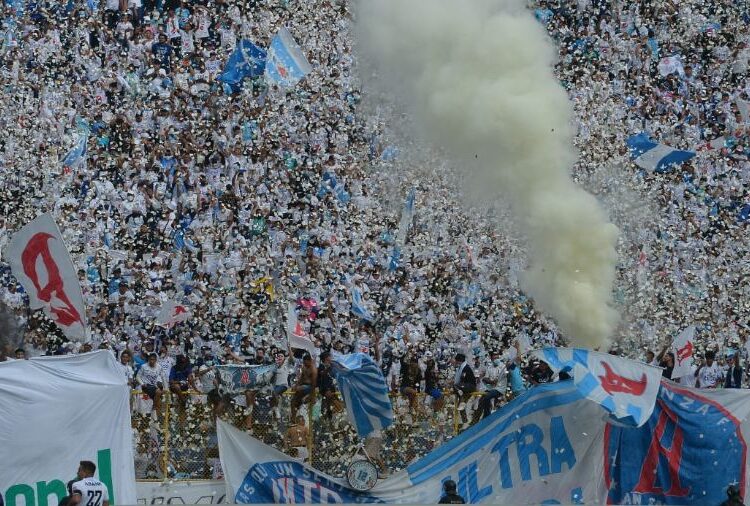 Hinchas de Alianza se burlan de la situación en zona del descenso de Firpo con este gesto