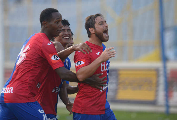 Guillermo Stradella: “En Argentina toman en cuenta al jugador, le dan aguinaldo y seguro social”