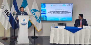 El Salvador y Guatemala firman convenio para mejorar la administración pública