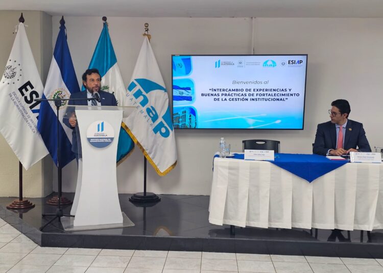 El Salvador y Guatemala firman convenio para mejorar la administración pública