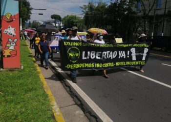 Familias de capturados del régimen exigen liberación tras 15 meses en detención