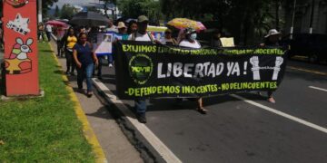 Familias de capturados del régimen exigen liberación tras 15 meses en detención