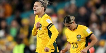 Las anfitrionas Nueva Zelanda y Australia ganan en el arranque del Mundial Femenino