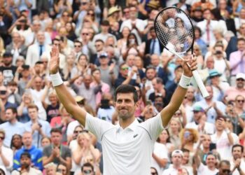Djokovic pierde un set, pero avanza a cuartos de Wimbledon