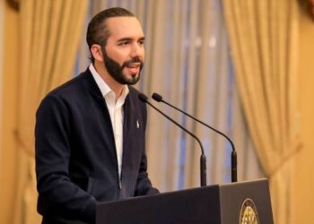 Bukele critica a defensores de derechos humanos con un video de asalto en Ecuador